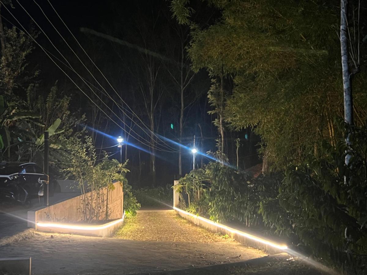 Appartamento Sri Lakshmi Estates Siddāpur Esterno foto