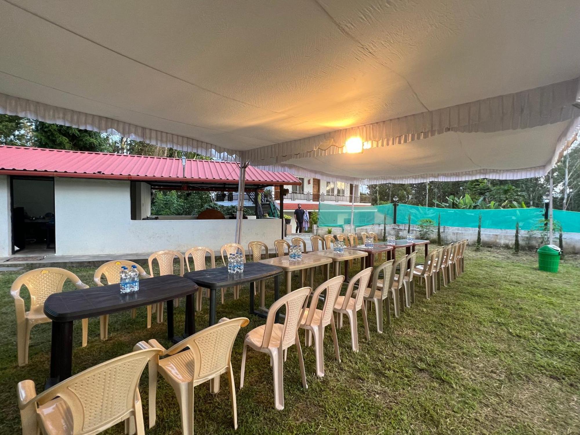 Appartamento Sri Lakshmi Estates Siddāpur Esterno foto